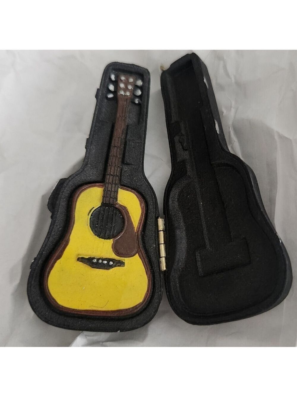 NWT Midwest-CBK Xmas Decoration Music Lovers Acoustic Guitar in Case Ornament